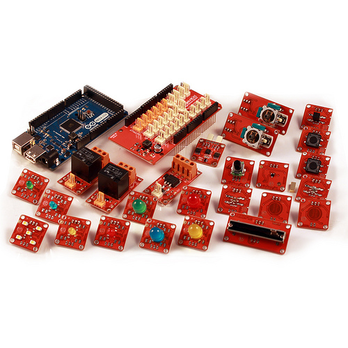 Arduino a Tinker Kit. Jednoduchý způsob jak si pohrát s elektronikou. (Zdroj: Arduino.cc)